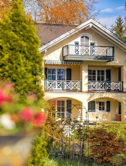Klassische Landhaus-Villa mit Einliegerwohnung, Pool und stimmungsvollem Gartenidyll - Feldafing