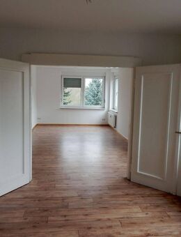 Sanierte Obergeschosswohnung mit 5 Zimmern und Wintergarten - Dähre