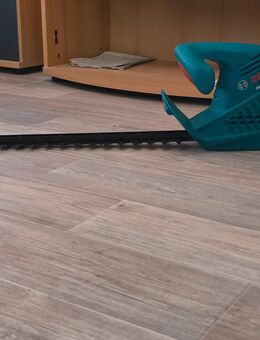 Bosch Heckenschere elektrisch mit Schutzhülle und originalverpackt zu Verkaufen an Selbstabholer Nur einmal Benutzt und Top Zustand - Aachen Zentrum
