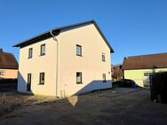 Sparsames KfW-55 EFH mit EBK - 3 Garagen und ausbaubaren Dachboden - Uehlfeld