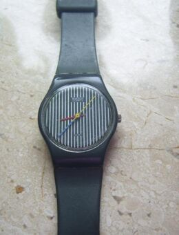 SWATCH DAMENUHR GRAU - ZIFFERBLATT WEISS SCHWARZ GESTREIFT - Baunatal