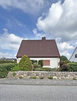 Bad Oldesloe - 4 Zimmer EFH mit VK, Garage und Nebengebäude auf großem Grundstück unweit des Stadtzentrums - Bad Oldesloe