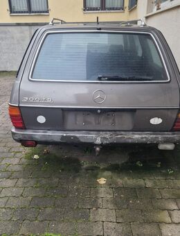 DAIMLER-BENZ 123 3.0 T Kombi - Frankfurt (Main) Bornheim