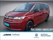 VW T7 Multivan, 2.0 TDI Multivan Life LÜ 110kW, Jahr 2023 - Schwerin