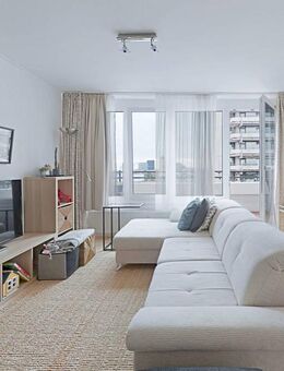 Himmel über Haidhausen: Möblierte Dachgeschosswohnung mit Sonnenbalkon - Erbbau bis 2050 - München