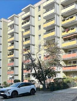 ***IHR SCHLÜSSEL ZUM GLÜCK*** SONNIGE 4 ZIMMER WOHNUNG MIT EINBAUKÜCHE BALKON UND GARAGENSTELLPLATZ - Nürnberg