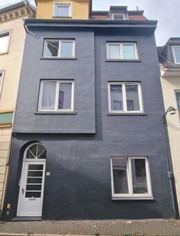 In begehrter Altstadtlage: Vermietetes Altbremer Reihenhaus mit 6 Zimmern, Keller, ca. 129 m² Wohn/Nutzfläche - Bremen