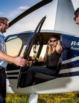 Hubschrauber Rundflug Rostock – Warnow – Rathaus – Neuer Markt – Stadthafen – Marienkirche – Warnemünde - Laage
