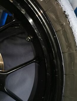 Aprilia Rsv 1000/Tuono/ Felgen/Räder v + h Rennreifen/Rennstrecke - Wesel