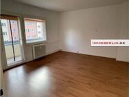 IMMOBERLIN.DE - Sehr angenehme Wohnung mit Sonnenloggia in herrlicher Lage - Berlin
