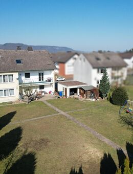 Zweifamilienhaus mit Doppelgarage in Beverungen-Amelunxen - Beverungen