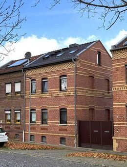 Familienfreundliche Doppelhaushälfte in Raguhn: Wohnglück mit Garten, Teich & moderner PV-Anlage - Raguhn-Jeßnitz