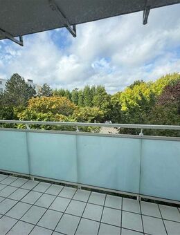 Kapitalanlage! Vermietete 3 Zimmerwohnung, Einzelgarage inklusive! - Bad Homburg (Höhe)