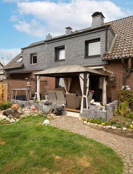 *Freiwerdend* Schlebusch: Charmante DHH mit Sonnengrundstück in familienfreundlicher Lage - Leverkusen