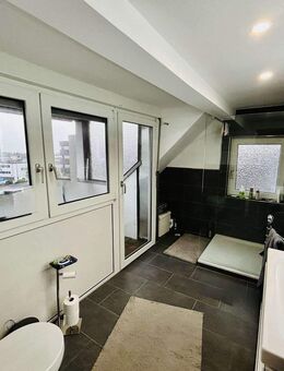 renovierte Maisonette-Wohnung mit zwei Balkonen inkl. Einbauküche in Solingen Wald - Solingen (Klingenstadt)