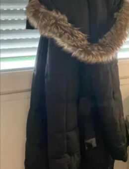 Damenwinterjacke (schwarz) m. Pelz, Gr. 42 - Augsburg