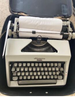 Antiquariat Schreibmaschine Olympia Monica ca 50 J alt mit Originalkoffer VB 120,- € - Saarbrücken