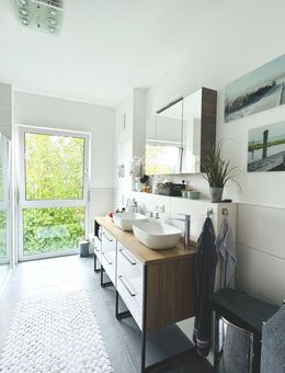 Tag der offenen Tür 31.05.25 von 14-16.00 Uhr und 01.06.25 von 16-18 Uhr 3 Zimmer Wohnung mit 2 Balkone, Abstellraum, Keller und Stellplatz (WE 12) - Röttenbach (Landkreis Roth)