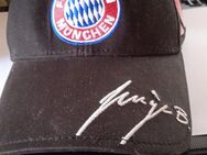FC Bayern München Fußballkappe mit Unterschrift von Schweinsteiger und 3 Sternen - Bad Oeynhausen