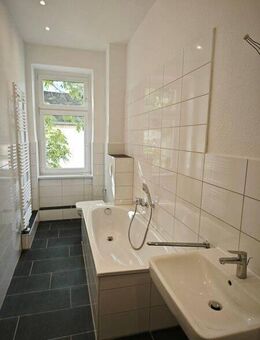 Sanierte 3 Raum Wohnung mit Tageslichtbad - Leipzig