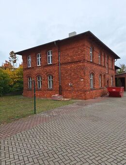 Charmantes Zweifamilienhaus mit großzügiger Wohnfläche im Herzen von Prenzlau - Prenzlau