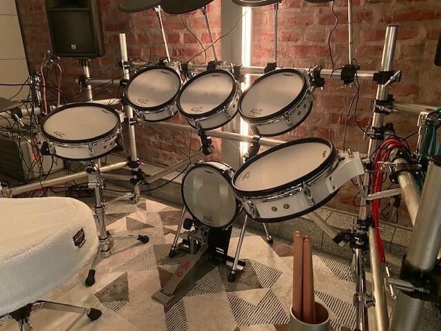 E-Drum Set Roland V-Drums TD-10 komplett mit vielen Extras - Essen
