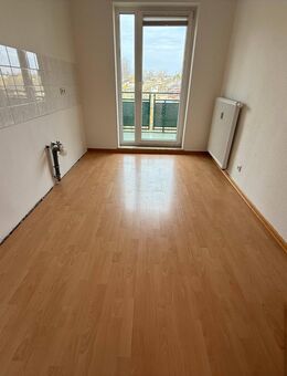 2.OG - Balkon mit Blick ins Grüne - Tageslichtküche und Bad - Chemnitz