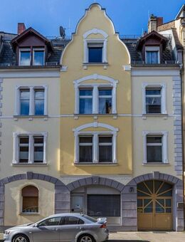 Wunderschöne lichtdurchflutete Dachgeschoss Wohnung in Wiesbaden-Biebrich 4,5 ZKB mit Einbauküche - Wiesbaden