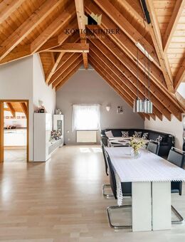 Charmantes Dachgeschoss mit Weitblick - vermietete 2-Zimmer-Whg. mit Potenzial zur 3-Zimmer-Wohnung - Güglingen