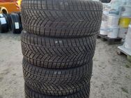 4x Neue Winterreifen GoodYear Ultra Grip 275/40 R22 108V Dot22 (MIL) - Euskirchen Zentrum