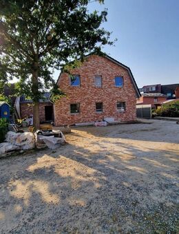 **Gelegenheit: Neubau mit 4 Wohneinheiten-mitten in Husum** - Husum (Schleswig-Holstein)