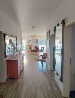 Schöne, große 4 Zimmerwohnung im 1 OG mit Kamin in Paderborn- Schloß Neuhaus, Baujahr 2015 - Paderborn