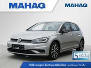 VW Golf, 1.0 TSI VII IQ DRIVE ParkLenkAssist, Jahr 2019 - München