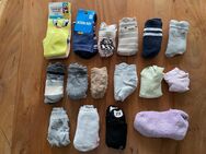 16 Paar Mädchen Socken teilweise neu ab ca. Gr. 28-34 - Velbert