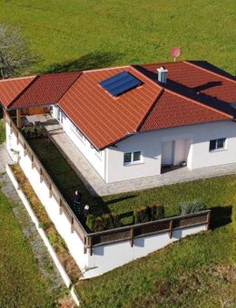 Exkl. Bungalow barrierefrei/behindertengerecht - mit zus. Baugrundstück und Traumblick - Breitenberg - Breitenberg (Bayern)