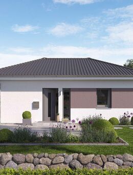 kleiner Bungalow: stylisches Dach und praktischer Grundriss - Niederwiesa