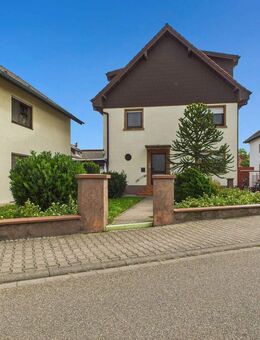 ***Teilvermietetes 3-Familienhaus mit großem Grundstück und Entwicklungspotenzial in Brühl*** - Brühl (Baden-Württemberg)