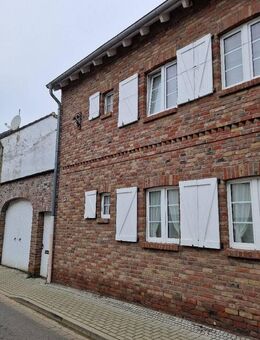Einfamilienhaus im Landhausstil mit Gartenhaus und Ausbaureserve - Linnich