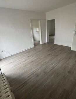Frisch renovierte 2,5 Zimmerwohnung mit Balkon - Essen