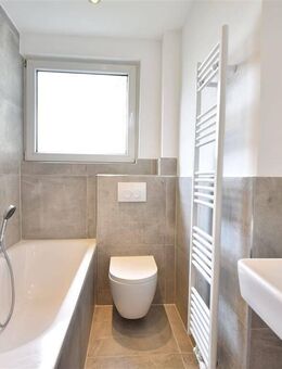 Renoviert & Bezugsfrei! Moderne 2-Zimmer-Whg im Erdgeschoss - Krefeld