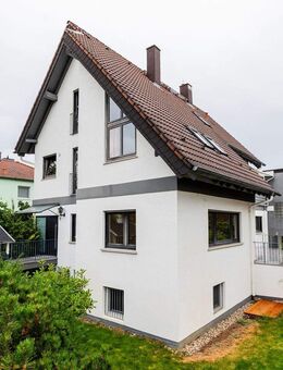 Großes 2-FH (bereits WEG-geteilt) mit Tageslichtbädern, Terrasse, Balkon, Garage und schönem Garten - Bischofsheim