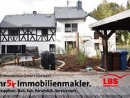 Saniertes Fachwerkhaus mit schönem Innenhof & Scheune - Dürrholz