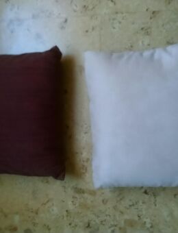 Kissen (2x beige Velours, 2x Rot-schwarz Stoff) - Kirchheim (München)