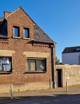 Wohnhaus mit Einliegerwohnung, Innenhof, Garten, Garage und Lagerfläche in Düren Merken - Düren