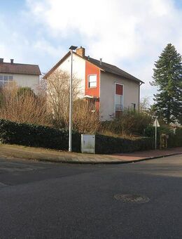 Zweibrücken: Einfamilienhaus in guter Wohnlage, 135 m2 Wfl., 766 m2 Areal - Zweibrücken