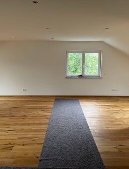 Neu sanierte Dachgeschoss Wohnung für Eigennutzung oder als Kapitalanlage, mit Loggia, Garage, Stellplatz und Keller - Gablingen