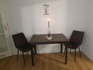Wohnzimmertisch mit zwei Stühlen - Neu Isenburg