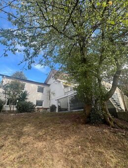 Wohnhaus in Toplag mit Einliegerwohnung und Doppelgarage - Bad Wildungen