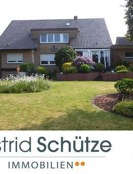 Halle-Künsebeck - Attraktives Zweifamilienhaus und Baugrundstück in guter Lage - Halle (Westfalen)