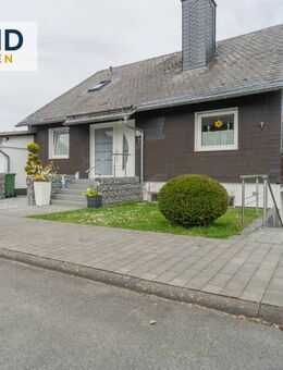 Solides Wohnensemble mit drei Einheiten, Garagen und liebevoll angelegtem Garten - Willingen (Upland)